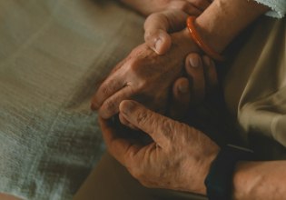 Αποκωδικοποιώντας τον μοριακό χάρτη της μακροζωίας – Μπορεί η επιστήμη να επιβραδύνει τη γήρανση;