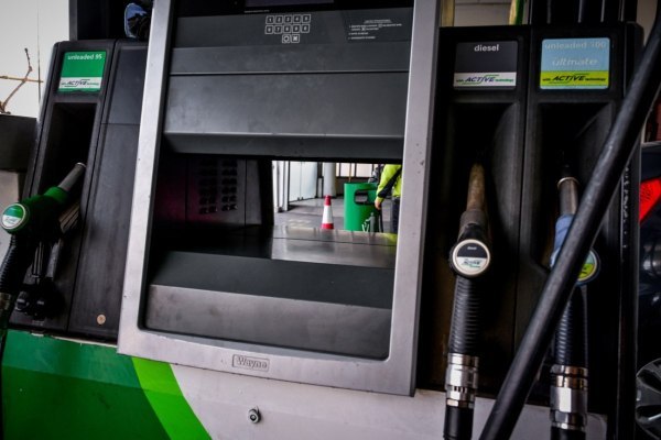 «Χρειάζονται μέτρα πριν η ζημιά είναι μη αναστρέψιμη» – Πυρά από την αντιπολίτευση κατά κυβέρνησης για την ακρίβεια