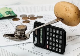 Πάλι από τα μέσα του μήνα χωρίς λεφτά όμως μια μέρα μετά, ψάχνει η ΝΔ με ποιον θα συνεργαστεί ώστε η «κανονικότητα» να συνεχιστεί