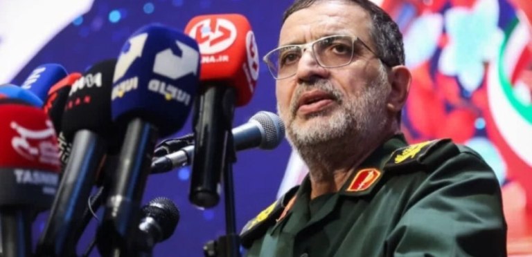 Η «φωνή» των Φρουρών της Επανάστασης: Ποιος ήταν ο στρατηγός Ναϊνί που σκοτώθηκε σε αεροπορική επιδρομή στο Ιράν