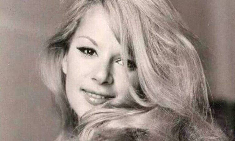 Αλίκη Βουγιουκλάκη: Ο μπερές της «Υπολοχαγού Νατάσσα» έγινε έκθεμα σε μουσείο