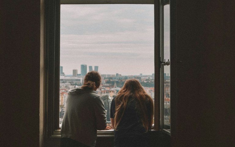 Σχέση: Τι κάνεις όταν νιώθεις ότι κάτι έχει αλλάξει;