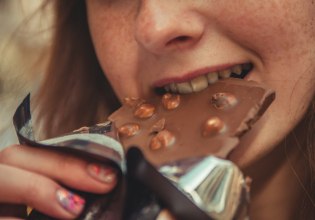 Η επιστήμη ξέρει ποια είναι η χειρότερη ώρα για να φας γλυκό