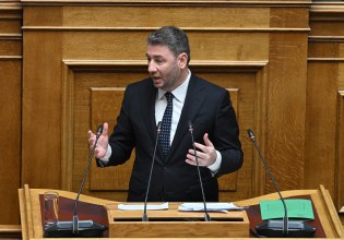 Τα τρία «μέτωπα» του ΠΑΣΟΚ για τις υποκλοπές και το «σφυροκόπημα» του Ανδρουλάκη προς τον Μητσοτάκη