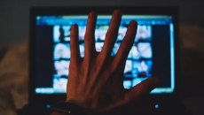 Πάτρα: Βίντεο με σεξουαλική κακοποίηση ανηλίκων και γυμνές φωτογραφίες με τα εγγόνια του είχε ο γιατρός που συνελήφθη