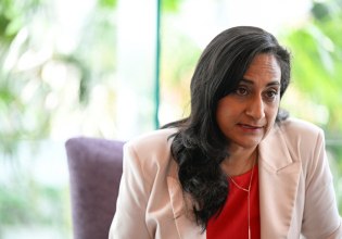 Καναδάς: Ολοι οι καναδοί ηγέτες και διευθυντές εταιριών πρέπει να μιλούν γαλλικά και αγγλικά