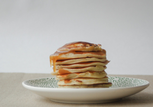 Συνταγή: Carrot cake pancakes
