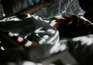 Υπάρχει ένα σνακ που μπορεί να φτιάξει τον ύπνο σας