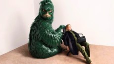 Αποστροφή ή σαγήνη; Prada και Τζόρνταν Γούλφσον προβοκάρουν τη μόδα