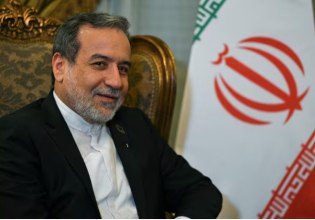 Ιράν: Ο ΥΠΕΞ Αραγτσί διαψεύδει ότι βρίσκεται σε επαφή με τον απεσταλμένο των ΗΠΑ Γουίτκοφ