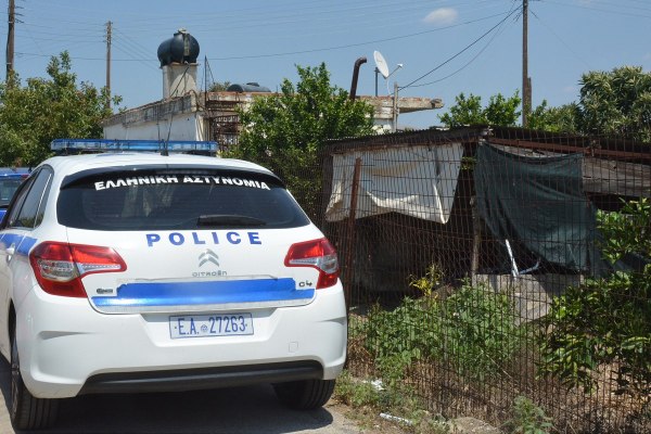 Θεσσαλονίκη: Αστυνομική επιχείρηση στον Δενδροπόταμο – Βρέθηκαν όπλα και ναρκωτικά