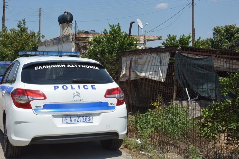 Θεσσαλονίκη: Αστυνομική επιχείρηση στον Δενδροπόταμο – Βρέθηκαν όπλα και ναρκωτικά