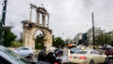 Αγριεύει ο καιρός με καταιγίδες: Βροχές και στην Αττική – Πού θα έχουμε έντονα φαινόμενα