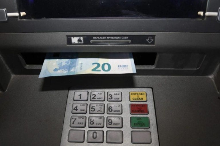 Ανατροπή στις συντάξεις Απριλίου – Νωρίτερα τα χρήματα