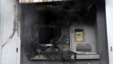 Αττική: Μπαράζ εμπρηστικών επιθέσεων τη νύχτα σε ΑΤΜ και επαγγελματικό αυτοκίνητο