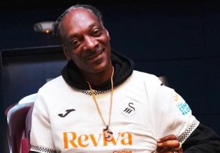 Snoop Dogg και Σουόνσι: Η πιο απρόσμενη σύμπραξη στο σύγχρονο ποδόσφαιρο