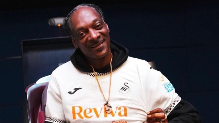 Snoop Dogg και Σουόνσι: Η πιο απρόσμενη σύμπραξη στο σύγχρονο ποδόσφαιρο
