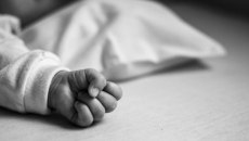 Ηλεία: Με κατάγματα και εγκαύματα στο νοσοκομείο βρέφος 10 μηνών – Ερευνάται πιθανή κακοποίηση