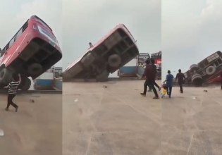 Μπαγκλαντές: Λεωφορείο γεμάτο επιβάτες κάνει βουτιά σε ποτάμι – 18 νεκροί, πολλοί αγνοούμενοι (βίντεο)