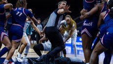 Αλαμπάμα: Ξύλο σε αγώνα μπάσκετ γυναικών – Χτυπήθηκε και μια διαιτητής (vid)