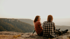 Τα επτά βήματα που οδηγούν στην ευτυχία όσο περνούν τα χρόνια