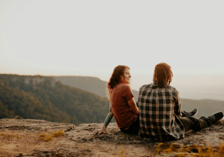 Τα επτά βήματα που οδηγούν στην ευτυχία όσο περνούν τα χρόνια