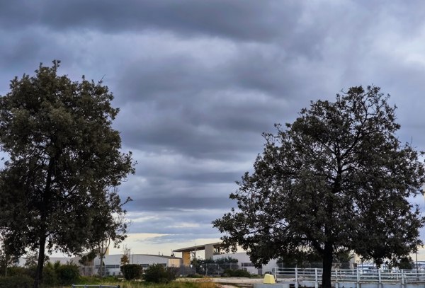 Καιρός: Συννεφιά και πτώση της θερμοκρασίας τη Δευτέρα – Πού θα βρέξει