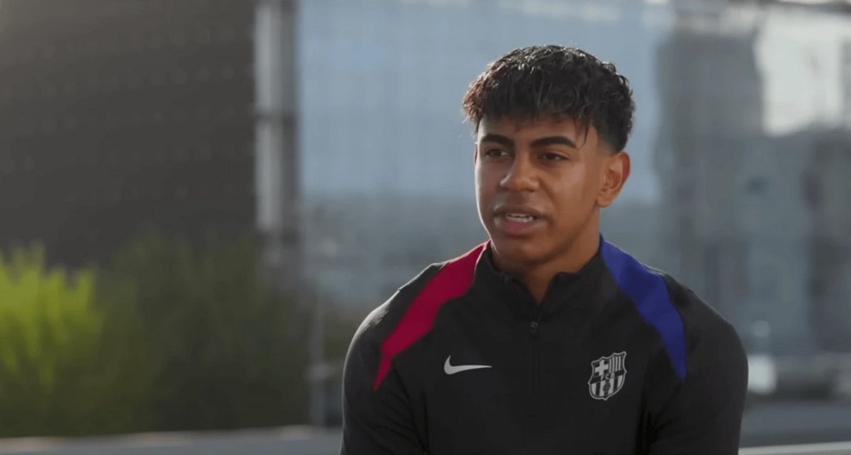 Η δύσκολη παιδική ηλικία του Γιαμάλ: «Δεν μπορούσα να αγοράσω PlayStation και έπαιζα με κάρτες Pokemon για ένα ευρώ»