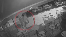 Αγρίνιο: Διαρρήκτης σκαρφαλώνει σε τέντα και κλέβει εστιατόριο – Βίντεο ντοκουμέντο