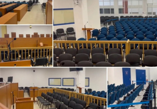 Λάρισα: Βίντεο με τις αλλαγές στη δικαστική αίθουσα για τη δίκη των Τεμπών – Γκρέμισαν γυψοσανίδες για να αυξηθούν οι θέσεις