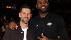 Ο Τζόκοβιτς στους Λέικερς! ΛεΜπρόν και Ντόντσιτς υποδέχθηκαν τον κορυφαίο τενίστα (vids)