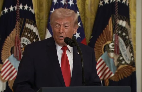 Ιράν: Ο πόλεμος εξελίσσεται «πολύ γρήγορα» και «όλα πάνε πολύ καλά, δηλώνει ο Τραμπ