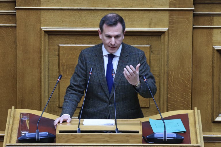 Παν. Δουδωνής: 7.886.000 ευρώ σε απευθείας αναθέσεις και ψευδείς διαγωνισμούς για «ενημέρωση των αποδήμων»