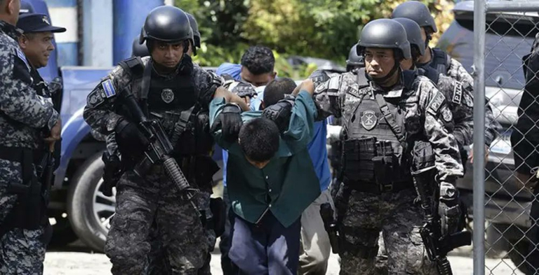 Ελ Σαλβαδόρ: Να τερματιστεί η κατάσταση έκτακτης ανάγκης, ζητά η HRW από τον Μπουκέλε