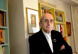 Μάνος Ελευθερίου: «Δυο μασουράκια ντεμισέ»