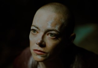 Bugonia: Γιατί η σκοτεινή αλληγορία του Γιώργου Λάνθιμου αξίζει Όσκαρ;