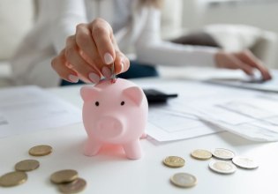 Voucher 750 ευρώ: Πότε ανοίγουν οι αιτήσεις – Ποιοι το δικαιούνται και πώς θα το πάρετε