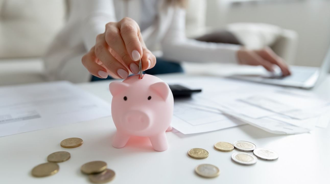 Voucher 750 ευρώ: Πότε ανοίγουν οι αιτήσεις – Ποιοι το δικαιούνται και πώς θα το πάρετε