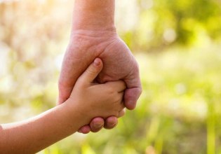 «Οδηγός» για το επίδομα παιδιού – Τα ποσά και οι ημερομηνίες πληρωμών