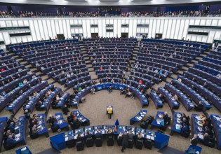 Στην Ολομέλεια του Ευρωκοινοβουλίου τα Τέμπη και το σκάνδαλο των υποκλοπών μετά τη δικαστική απόφαση