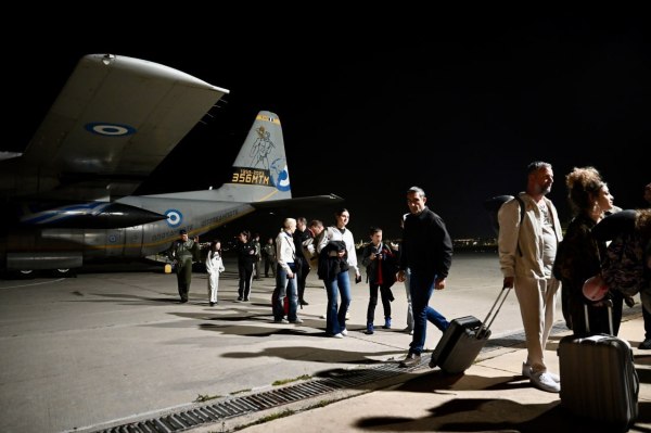 ΕΕ: Δεκαεπτά κράτη ενεργοποίησαν τον Μηχανισμό Πολιτικής Προστασίας για τον επαναπατρισμό Ευρωπαίων από τη Μέση Ανατολή