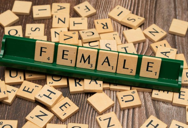 CNBC: Δέκα επαγγέλματα που οι γυναίκες υπερτερούν έναντι των ανδρών