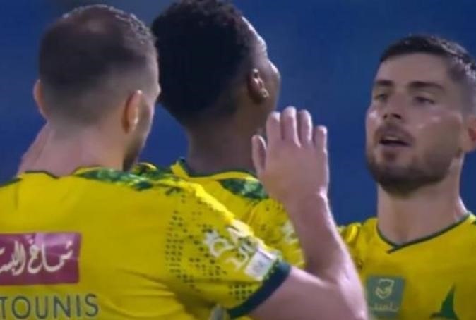 Φορτούνης και Μασούρας οδήγησαν την Αλ Καλίτζ σε νίκη (vids)