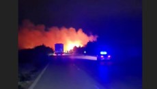 Θεσσαλονίκη: Φωτιά στα Μάλγαρα – Κλειστή η εθνική οδός λόγω του πυκνού καπνού