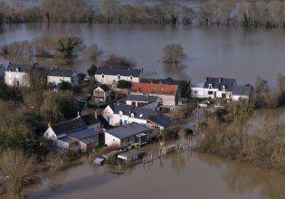 Κλίμα: Ο Φεβρουάριος ανάμεσα στους πιο θερμούς μήνες παγκοσμίως στα χρονικά – Ακραίες βροχοπτώσεις στην Ευρώπη