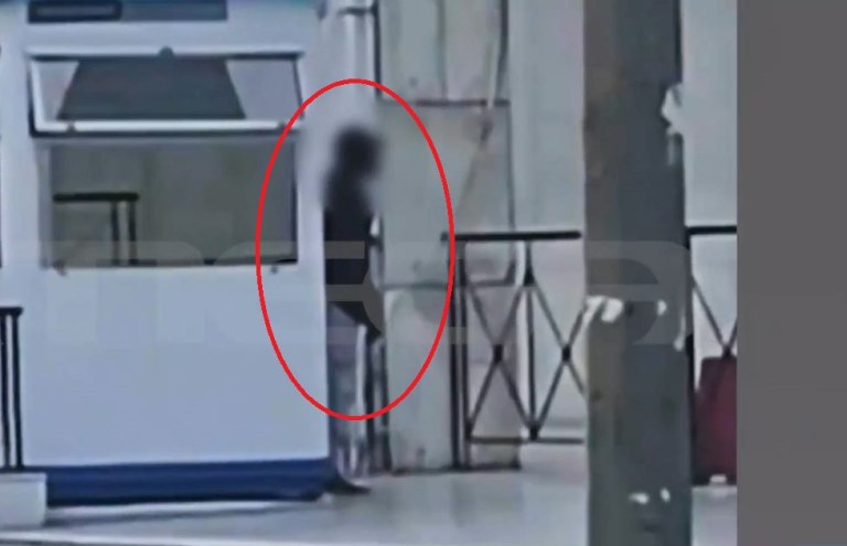 Βίντεο ντοκουμέντο – Η στιγμή που ο 48χρονος απειλεί τους αστυνομικούς με χειροβομβίδα στη ΓΑΔΑ – Τι λέει η σύζυγός του