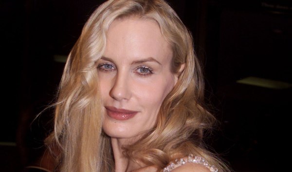 Ο τρόπος που παρουσιάζεται η Ντάριλ Χάνα στο «Love Story» είναι μαλακί@, υποστηρίζει η Ροζάνα Αρκέτ