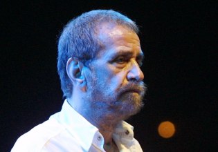 Ένα αφιέρωμα στον Αντώνη Καλογιάννη, τον καλλιτέχνη που εξέφρασε και συγκίνησε μια ολόκληρη εποχή