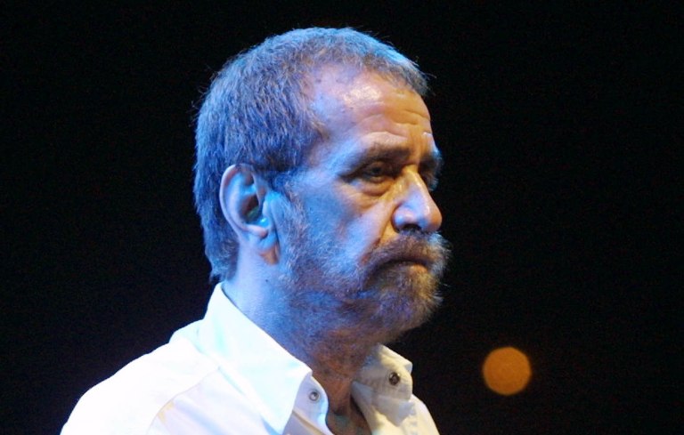 Ένα αφιέρωμα στον Αντώνη Καλογιάννη, τον καλλιτέχνη που εξέφρασε και συγκίνησε μια ολόκληρη εποχή