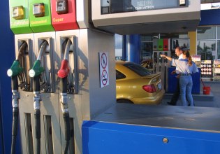 Μετρητά ή ψηφιακή κάρτα; Δείτε πώς συμφέρει να λάβετε το Fuel Pass